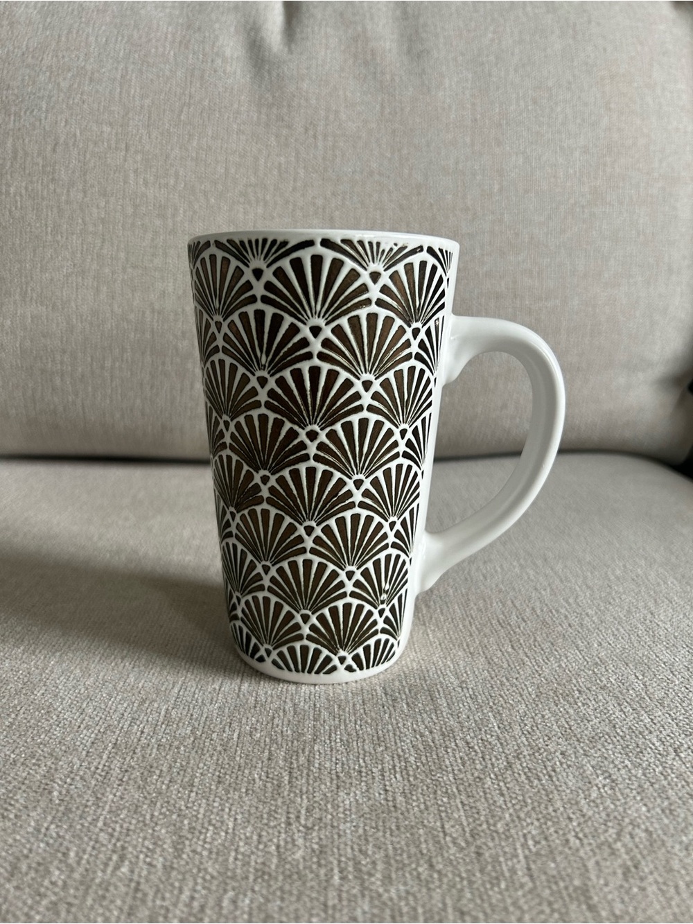 Scalloped Fan Pattern Stoneware Mug